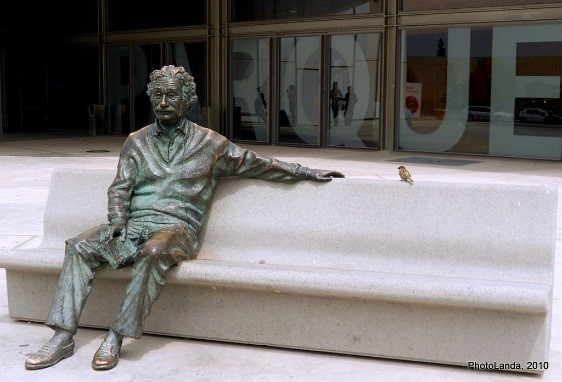Albert Einstein statue